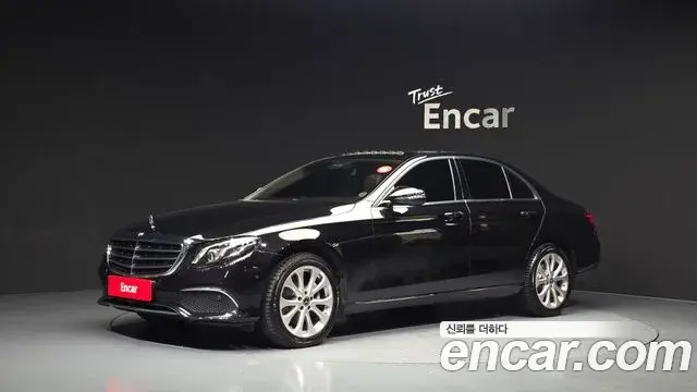 Mercedes-Benz E-Class 2019 — Photo 17/20
