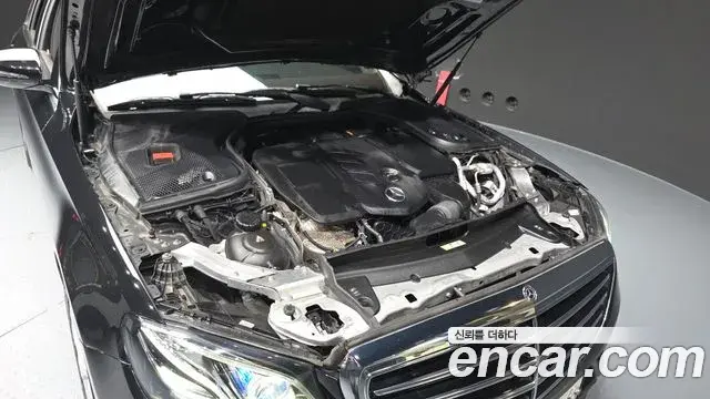 Mercedes-Benz E-Class 2019 — Photo 13/20