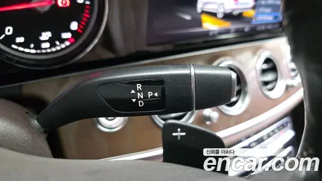 Mercedes-Benz E-Class 2019 — Photo 16/20