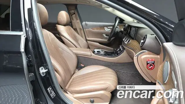 Mercedes-Benz E-Class 2019 — Photo 15/20