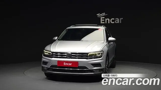 Volkswagen Tiguan 2018 — ფოტო 12/20