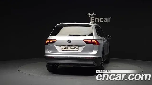 Volkswagen Tiguan 2018 — ფოტო 4/20