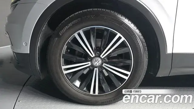 Volkswagen Tiguan 2018 — ფოტო 3/20