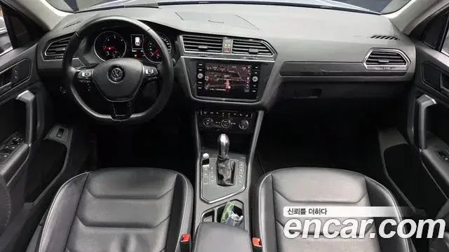 Volkswagen Tiguan 2018 — ფოტო 13/20