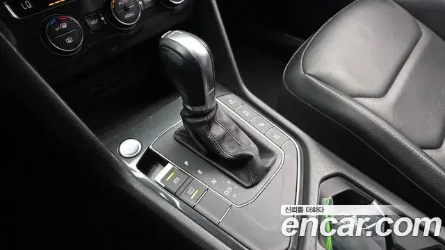 Volkswagen Tiguan 2018 — ფოტო 11/20