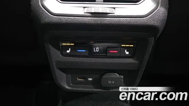 Volkswagen Tiguan 2018 — ფოტო 8/20