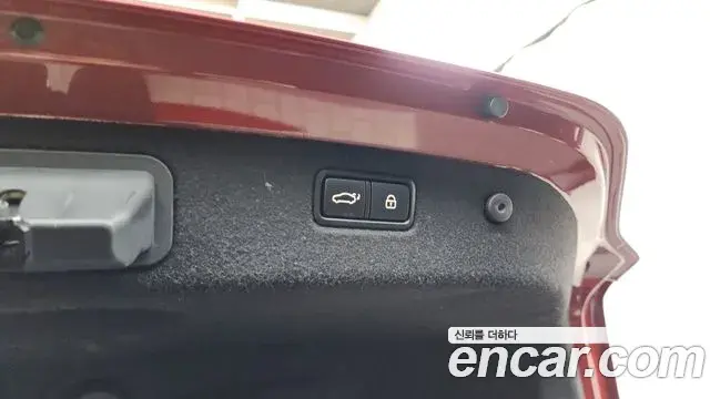 Genesis G70 2019 — Photo 25/34