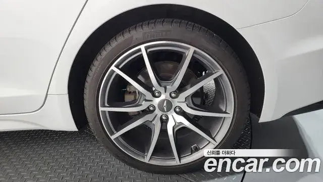 Genesis G70 2018 — Photo 31/35