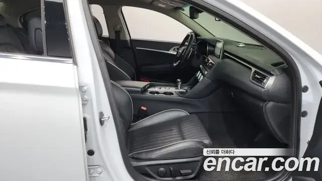 Genesis G70 2018 — Photo 15/35