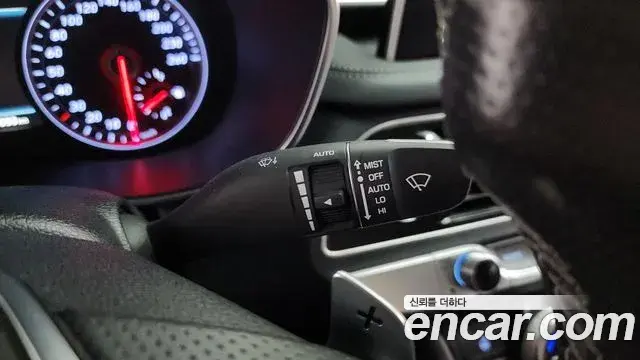 Genesis G70 2018 — Photo 16/35