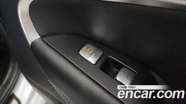 Genesis G70 2018 — Photo 26/35