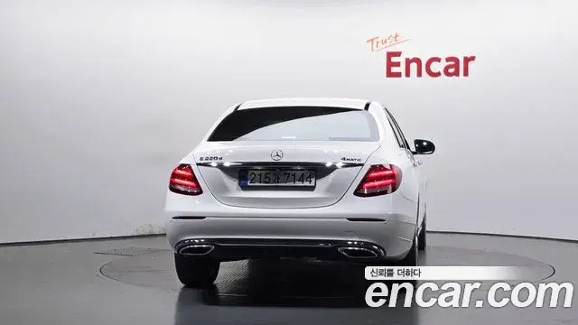 Mercedes-Benz E-Class 2019 — Şəkil 21/30