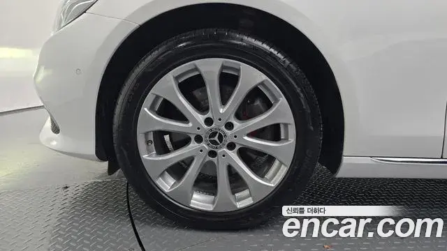 Mercedes-Benz E-Class 2019 — Şəkil 30/30
