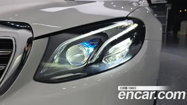 Mercedes-Benz E-Class 2019 — Şəkil 29/30