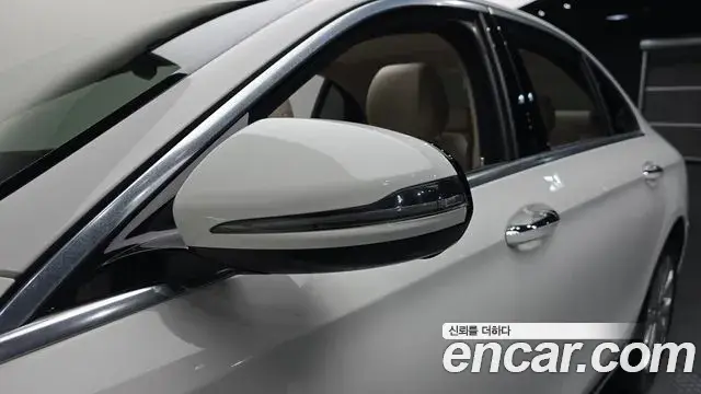 Mercedes-Benz E-Class 2019 — Şəkil 27/30
