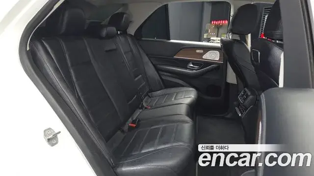 Mercedes-Benz GLE-Class 2019 — Şəkil 23/31