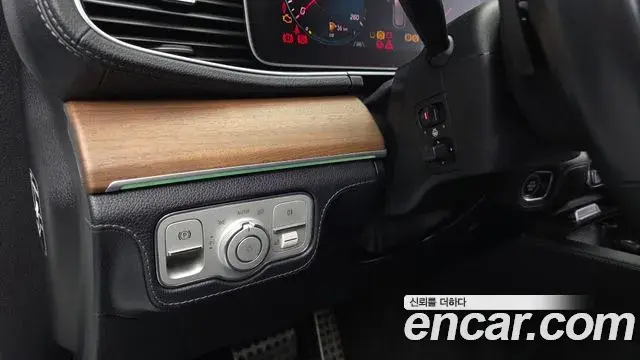 Mercedes-Benz GLE-Class 2019 — Şəkil 15/31