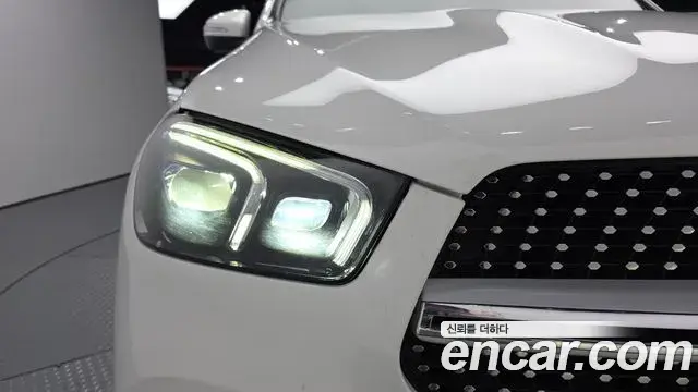 Mercedes-Benz GLE-Class 2019 — Şəkil 26/31