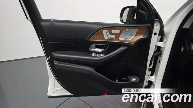 Mercedes-Benz GLE-Class 2019 — Şəkil 19/31