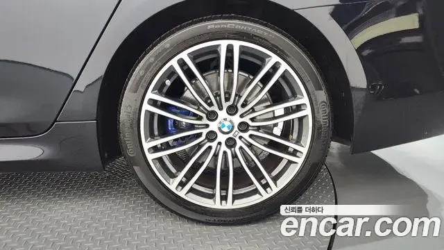 BMW 5 Series 2019 — Şəkil 11/31