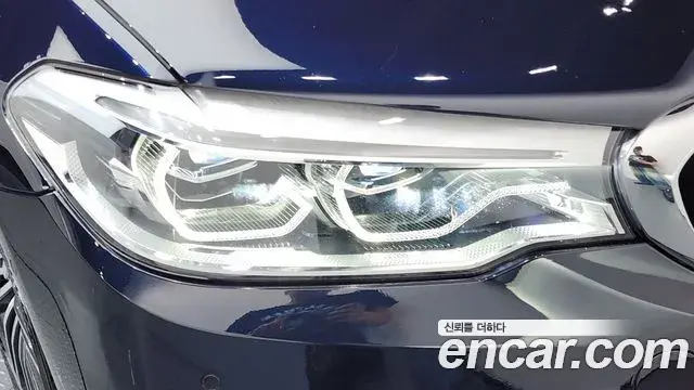 BMW 5 Series 2019 — Şəkil 8/31