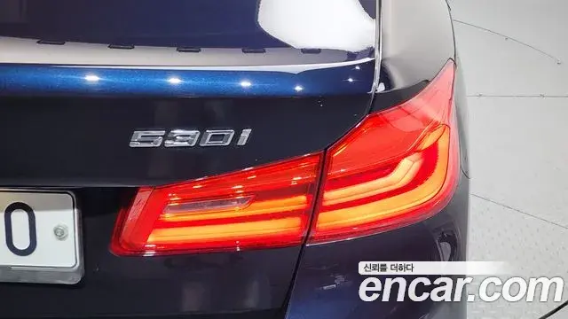BMW 5 Series 2019 — Şəkil 14/31