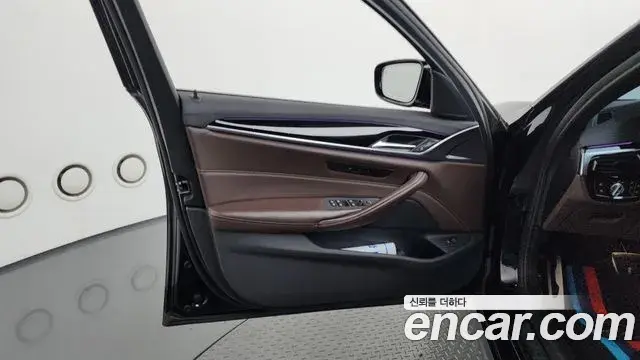 BMW 5 Series 2019 — Şəkil 26/31