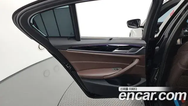 BMW 5 Series 2019 — Şəkil 22/31