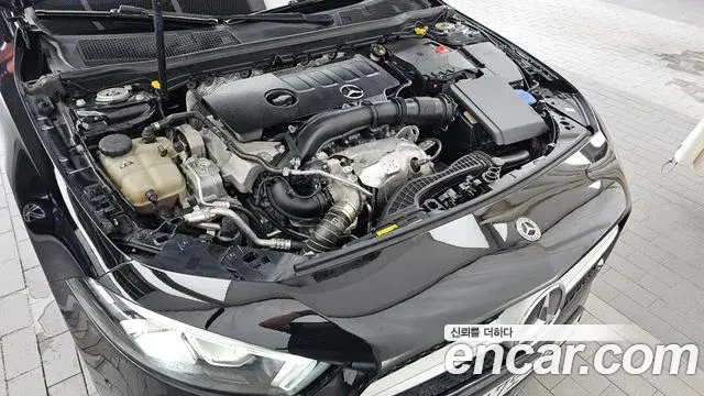 Mercedes-Benz A-Class 2020 — Photo 6/20