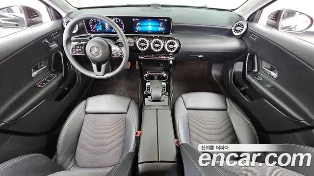 Mercedes-Benz A-Class 2020 — Photo 4/20
