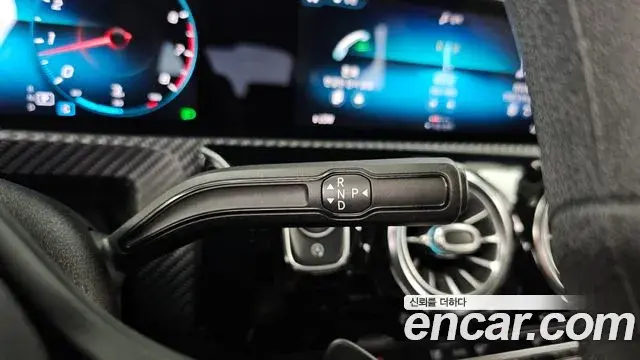 Mercedes-Benz A-Class 2020 — Photo 9/20
