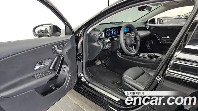 Mercedes-Benz A-Class 2020 — Photo 5/20