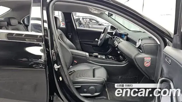 Mercedes-Benz A-Class 2020 — Photo 15/20