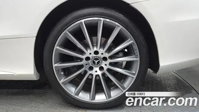 Mercedes-Benz C-Class 2018 — Şəkil 17/30