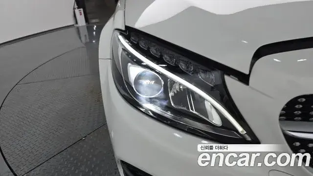 Mercedes-Benz C-Class 2018 — Şəkil 18/30