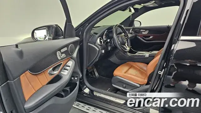 Mercedes-Benz GLC-Class 2021 — Photo 27/32