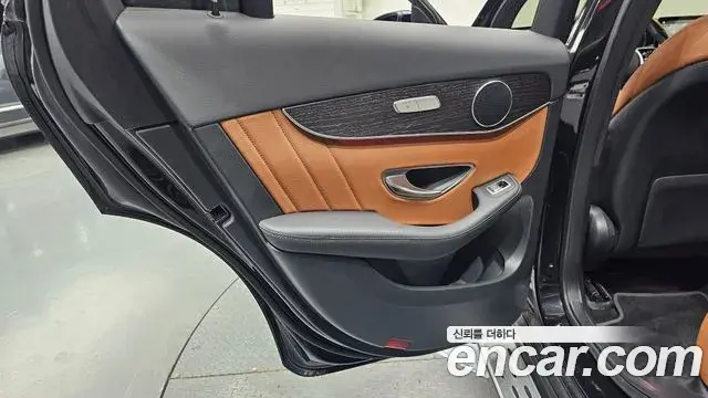 Mercedes-Benz GLC-Class 2021 — Photo 20/32