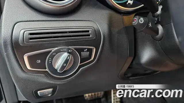 Mercedes-Benz GLC-Class 2021 — Photo 17/32