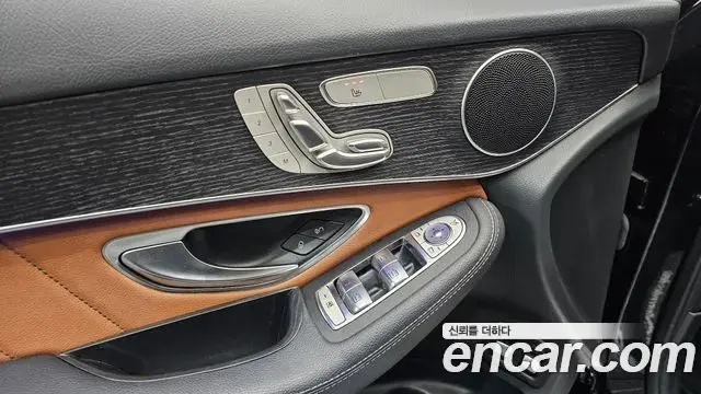 Mercedes-Benz GLC-Class 2021 — Photo 4/32
