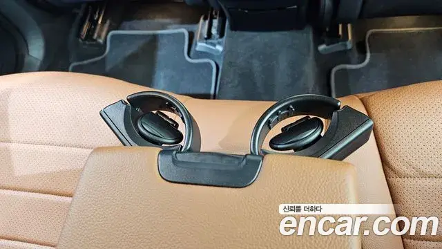 Mercedes-Benz GLC-Class 2021 — Photo 16/32