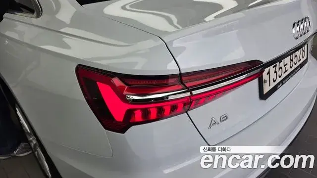 Audi A6 2021 — Şəkil 28/32