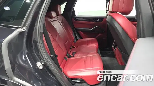 Porsche Cayenne 2020 — Şəkil 32/35