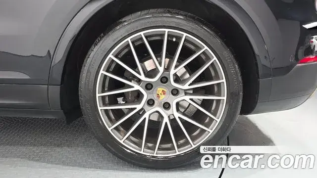 Porsche Cayenne 2020 — Şəkil 26/35