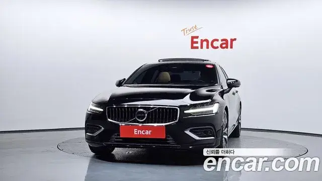Volvo S60 2024 — ფოტო 14/38