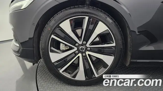 Volvo S60 2024 — ფოტო 15/38