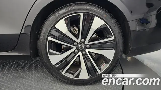 Volvo S60 2024 — ფოტო 20/38