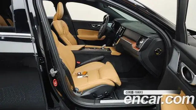 Volvo S60 2024 — ფოტო 8/38
