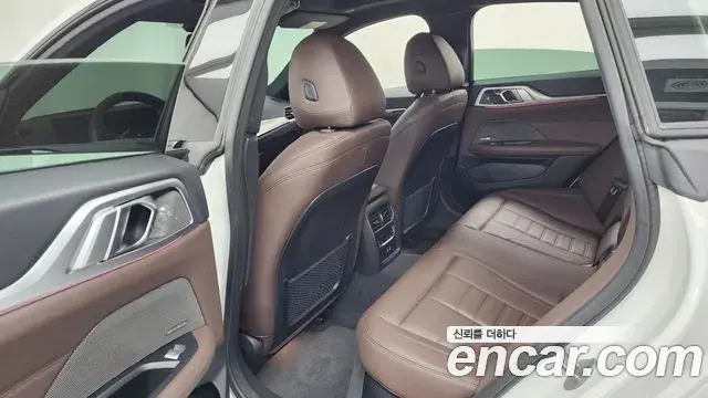 BMW 4 Series 2024 — Photo 18/34