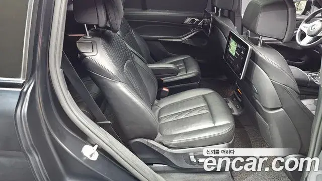 BMW X7 2021 — Şəkil 31/32