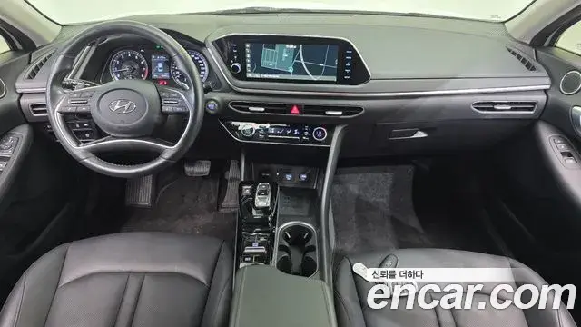 Hyundai Sonata Hybrid 2020 — Photo 18/31
